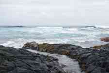 Kahului: lava, beach, rocks